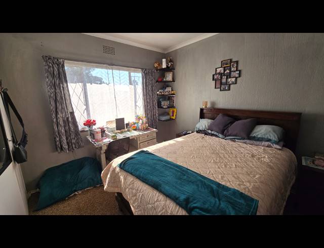 3 BEDROOM FREEHOLD FOR SALE IN BRACKENDOWNS